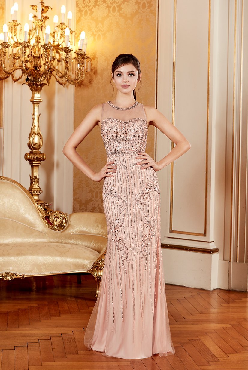REALIST - Vestido de noche importado con bordado de piedras y cuello ilusión en polvo REALIST - Vestido de noche importado con bordado de piedras y cuello ilusión en polvo