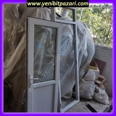 ikinci el pvc balkon kapisi kapi en 74 5cm yukseklik 227cm gobek kilit kol mentese anahtar camlar var sorunsuz