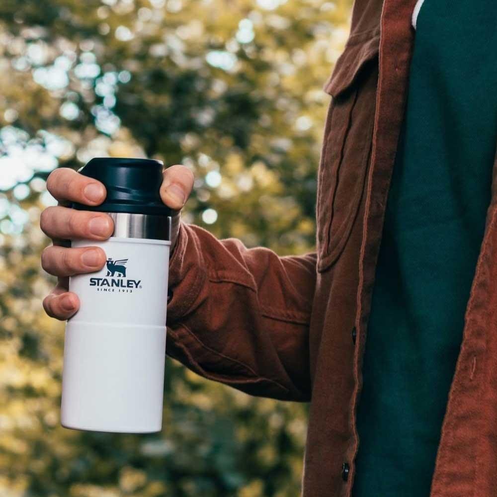 Stanley Klasik Trigger-Action Seyahat Bardağı 0.25 LT (Beyaz) - The Trigger-Action Travel Mug 8 5 OZ / 0 25 L (White) CN11462