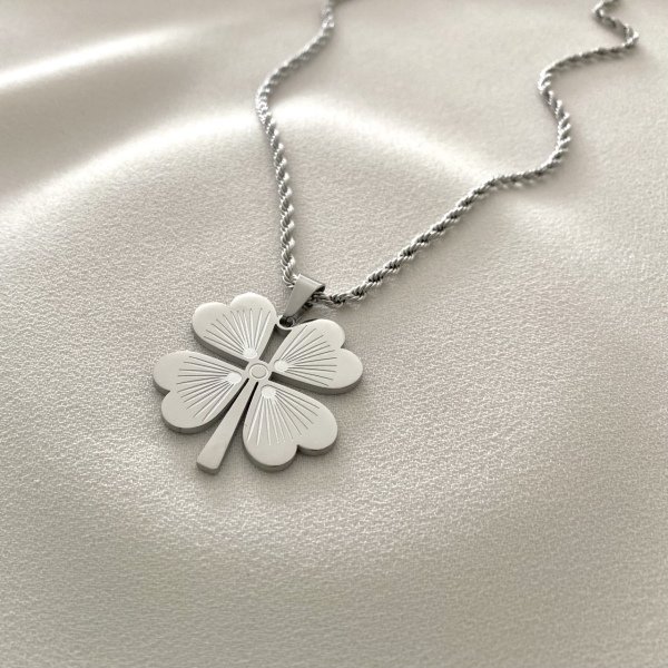 gucci shamrock necklace