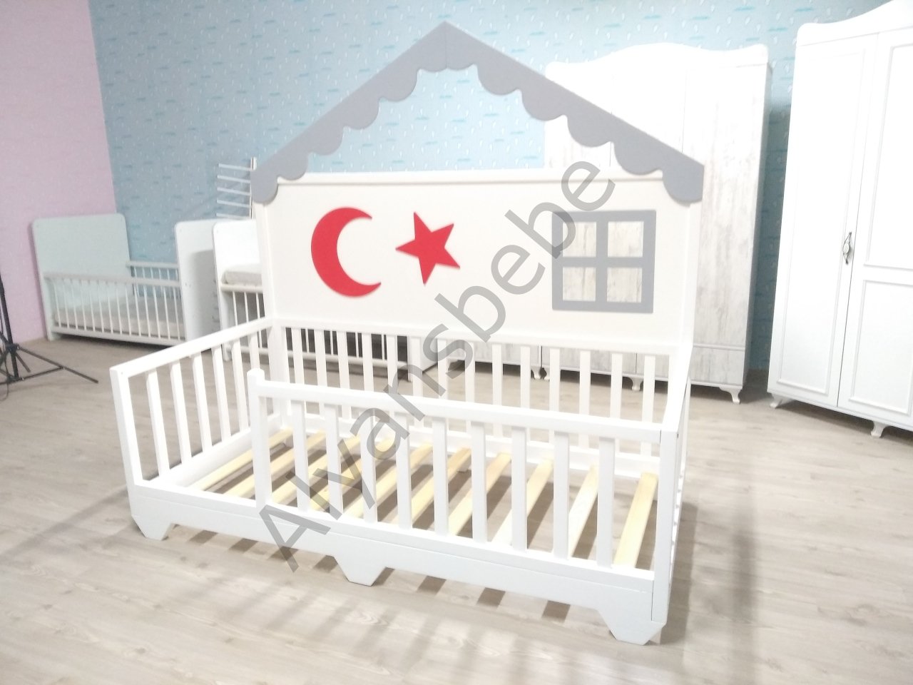 Alyans Montessori Yarım Çatılı Ev Modeli Yatak