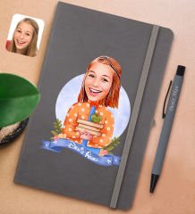 BK Gift Kişiye Özel Öğretmen Karikatürlü Gri Termo Deri Defter ve Metal Versatil Kalem(0,7 Kurşun) Hediye Seti-4