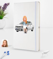 Kişiye Özel Plakalı Kadın Fiat Albea Karikatürlü Beyaz Termo Deri Defter 16x24cm Model 2