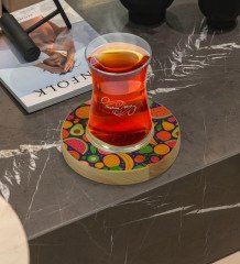 Kişiye Özel Meyveler Tasarımlı Doğal Ahşap Tabaklı Heybeli Çay Bardağı Model 1