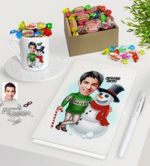 Kişiye Özel Erkek Yeni Yıl Karikatürlü Beyaz Defter Kalem Türk Kahvesi Fincanı ve Kutulu Haribo Şeker Hediye Seti-5