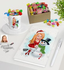 Kişiye Özel Kadın Yeni Yıl Karikatürlü Beyaz Defter Kalem Türk Kahvesi Fincanı ve Kutulu Haribo Şeker Hediye Seti-2