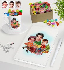Kişiye Özel Yeni Yıl Aile Karikatürlü Beyaz Defter Kalem Türk Kahvesi Fincanı ve Kutulu Haribo Şeker Hediye Seti-1