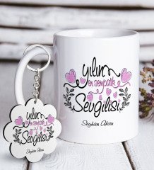 Kişiye Özel Yılın En Sempatik Sevgilisi Beyaz Kupa ve Anahtarlık Hediye Seti