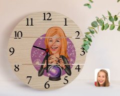 Kişiye Özel Kadın Astrolog Karikatürlü Otantik Ahşap Palet Saat-1