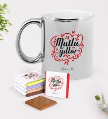 Kişiye Özel Yılbaşı Mutlu Yıllar Krom Kupa ve Çikolata Hediye Seti-3