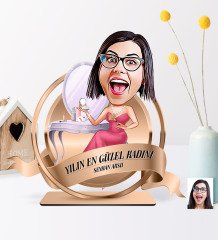 Kişiye Özel Yılın En Güzel Kadını Karikatürlü 3D Ahşap Biblo Plaket - 3