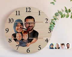 Kişiye Özel Tesettürlü Aile Karikatürlü Otantik Ahşap Palet Saat-4