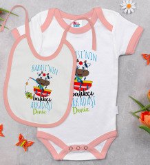 BK Kids Kişiye Özel Babasının Balıkçı Arkadaşı Tasarımlı Pembe Bebek Body Zıbın ve Mama Önlüğü Hediye Seti-1